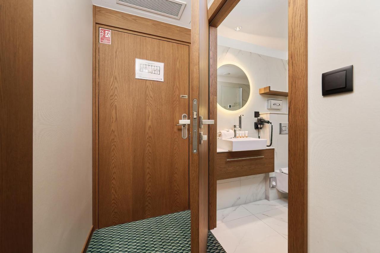 Gwarna Aparthotel City Center Wroclaw By Noclegi Renters Luaran gambar